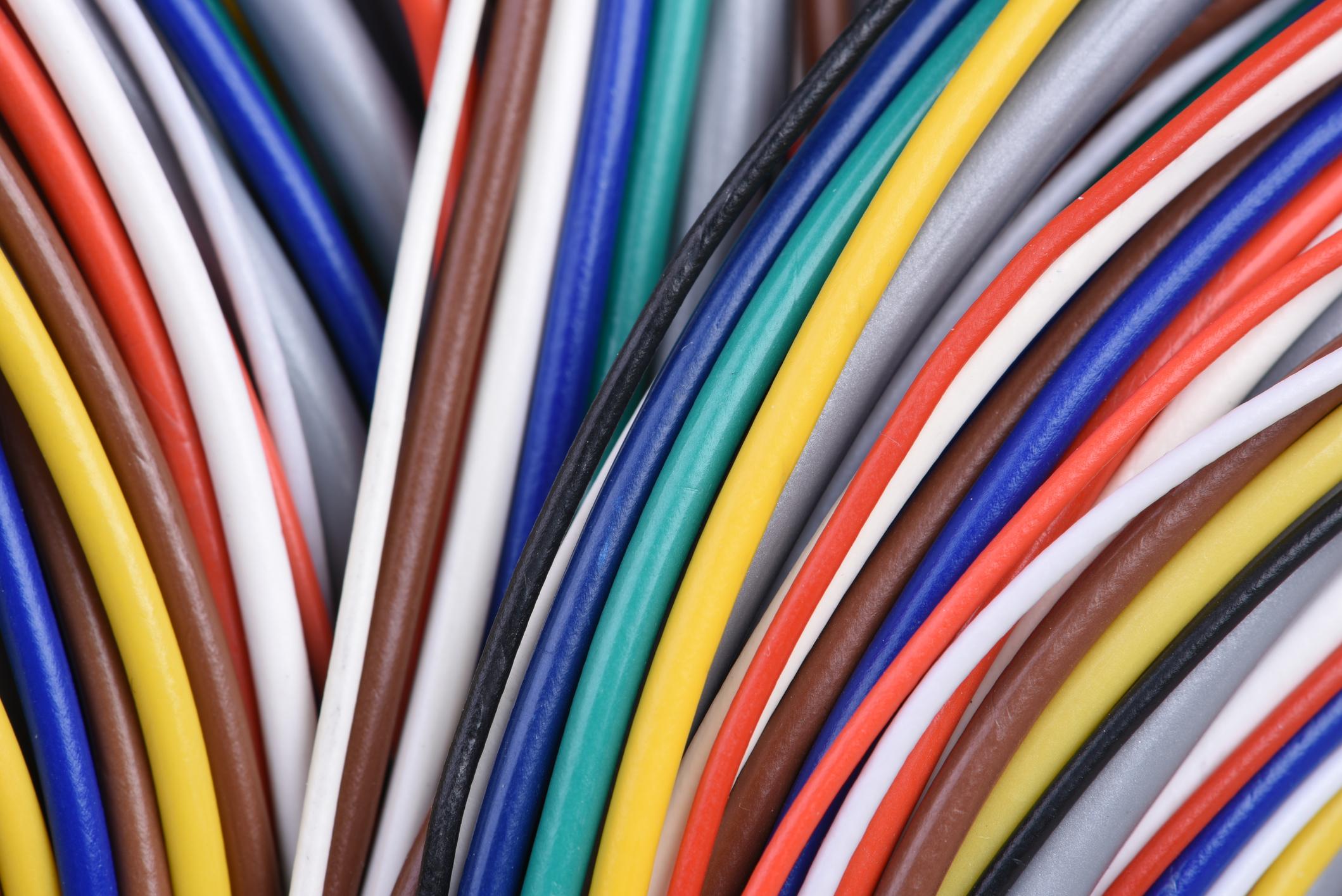Kolorowe przewody elektryczne różnych przekrojów